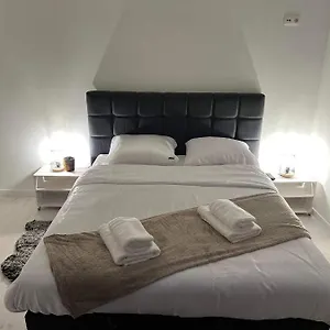 Prachtige In Centrum Met Badkamer ! Апартаменты